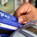 Compró un celular de $600.000 con una tarjeta ajena, volvió por el vidrio templado y se topó con la dueña: no irá a la cárcel