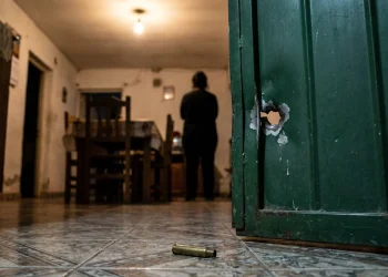 Ataque a balazos y terror en Chimbas: dispararon contra el frente de una vivienda y el proyectil terminó dentro del comedor