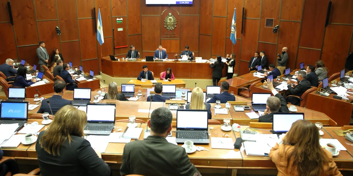 Sobreendeudamiento en San Juan: presentaron un proyecto de alivio familiar y advierten que 101.000 sanjuaninos cayeron en mora