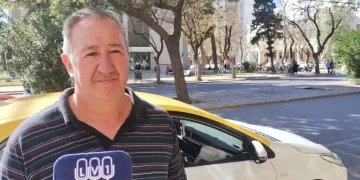 Grave denuncia de taxistas en Radio Colón: alertan que truchan carnets y RTO por $100.000 para habilitar autos en aplicaciones de viajes