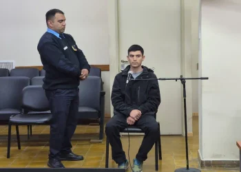 Condenaron a un policía que le robó la tarjeta a un compañero de comisaría e hizo compras: admitió el hecho y evitó la prisión efectiva