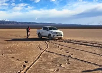 Fallo ejemplar en Calingasta: multas por más de $9.000.000 y retiro inmediato de la camioneta enterrada en la Pampa del Leoncito