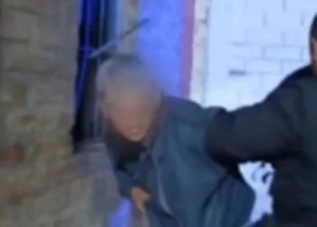 No aprendió más: lo vieron forzando la puerta de un local en pleno centro y cayó preso por reincidente