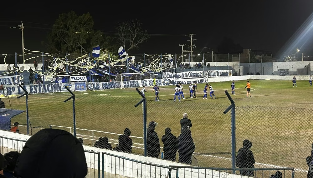 El Azul manda en su grupo: Unión superó 2-0 a Belgrano de Media Agua y llega en la cima al clásico con Desamparados