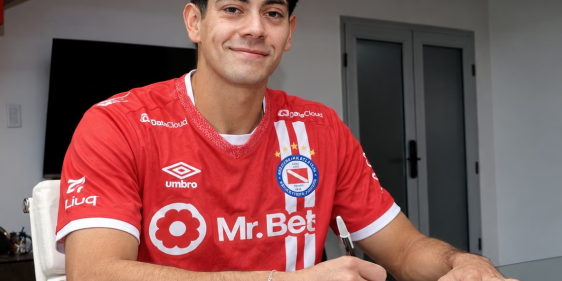 Orgullo sanjuanino en La Paternal: Mateo Mendoza fue presentado en Argentinos Juniors a préstamo hasta 2027