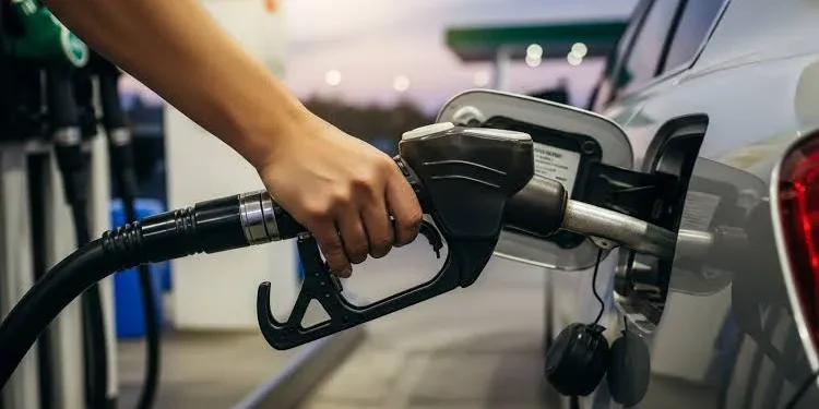 Vuelven a subir los combustibles: petroleras aplican aumentos de entre 2% y 5% tras el salto del petróleo internacional a US$ 105