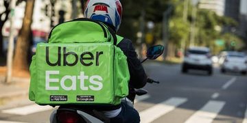 Uber Eats desembarcó en San Juan: se mete en la pelea del delivery con descuentos de hasta el 60%