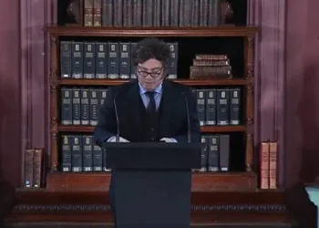 Acto por el Día del Maestro: Milei homenajeó a Sarmiento en el Palacio Pizzurno, agradeció a los docentes y pidió a los alumnos «agrandar el mundo leyendo»
