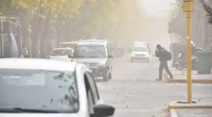 Alerta amarilla por viento Zonda este domingo en San Juan: ráfagas de más de 70 km/h, nevadas en cordillera y alto riesgo de incendios