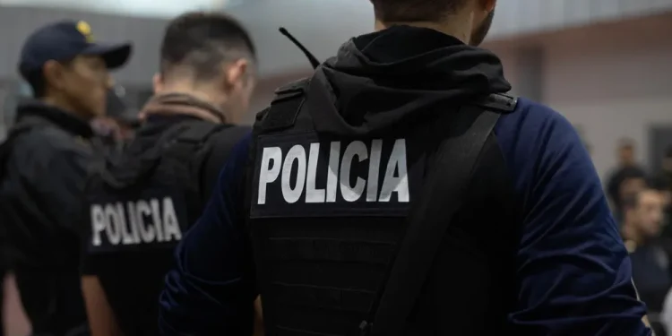 Escándalo en la Policía de San Juan: un efectivo fue detenido por robarle la tarjeta de débito a su propio compañero de comisaría