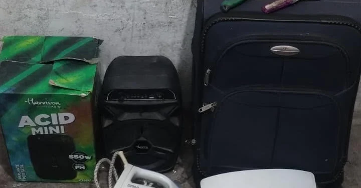Sorprendidos en pleno robo: cayó una pareja armada con «chuzas» caseras saqueando una casa en Capital