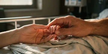La historia de la adopción récord en San Juan para que un bebé no muriera sin nombre ni familia