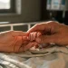 La historia de la adopción récord en San Juan para que un bebé no muriera sin nombre ni familia