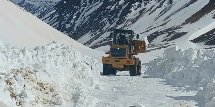 Muros de nieve de casi 8 metros y daños por aludes: el Paso de Agua Negra aún no tiene fecha de apertura