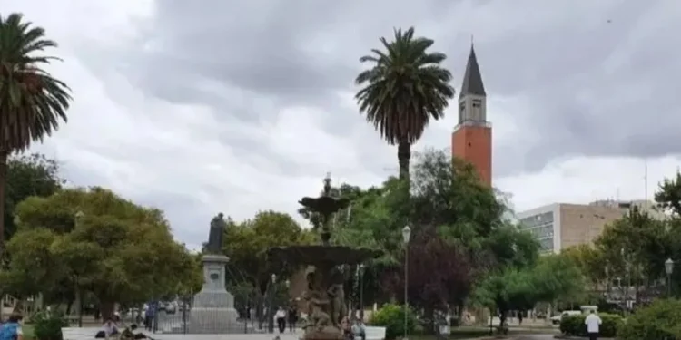 Alivio tras el Zonda: ingresa viento del Sur y baja la temperatura este sábado en San Juan