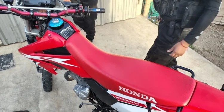 Recuperaron una moto robada hace tres años en Rivadavia: estaba «impecable» y la usaban para picadas en Villa Morrones