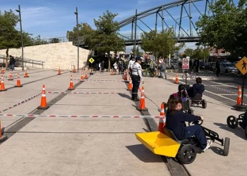 Aprender jugando: la Policía capacitó en educación vial a más de 250 alumnos en la Plaza del Bicentenario