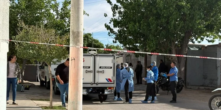 Misterio en Concepción: hallaron a un joven muerto en la vía pública y la UFI Delitos Especiales busca identificarlo