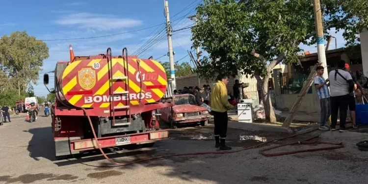 Violencia y fuego en Rawson: incendió la casa de su hermana «porque sí», se autolesionó con una cuchilla y terminó detenido