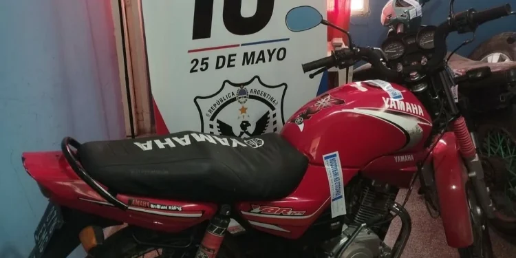 Cayó en un control vial en 25 de Mayo con una moto robada en 2025: no tenía seguro y le retuvieron la licencia
