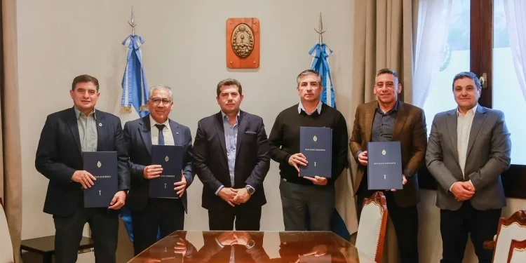 Orrego firmó el ascenso de 250 penitenciarios: la medida alcanza al 20% de la fuerza provincial