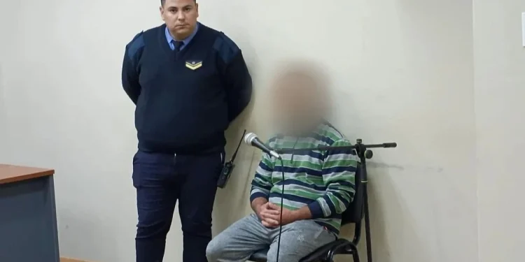 San Juan: un abogado abandonó sin aviso a su cliente hipoacúsico acusado de violar a su hija en el inicio del juicio