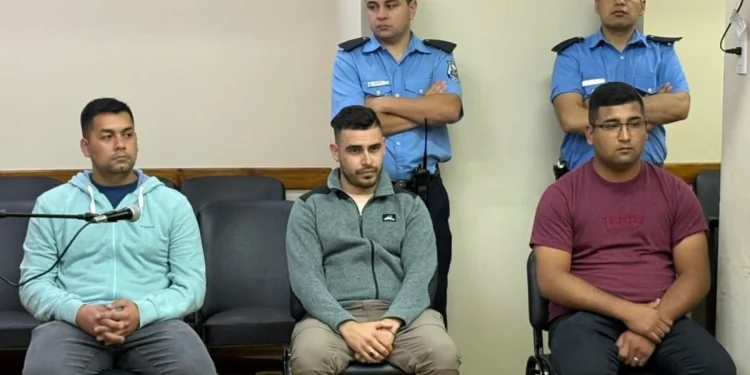 Apremios ilegales y encubrimiento en Rawson: van a juicio tres policías por fracturarle la mandíbula a un joven discapacitado