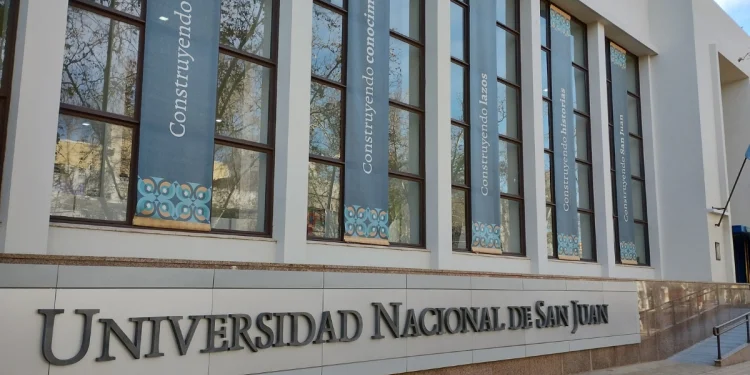 Amparo por los días de paro en los colegios de la UNSJ: la Justicia Federal ordenó recuperar clases y ADICUS advierte que la medida «viola el derecho de huelga»