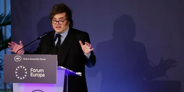 Fuerte cruce en Madrid: Milei llamó «impresentable dictador» a Pedro Sánchez y pidió sacar al socialismo «a patadas»