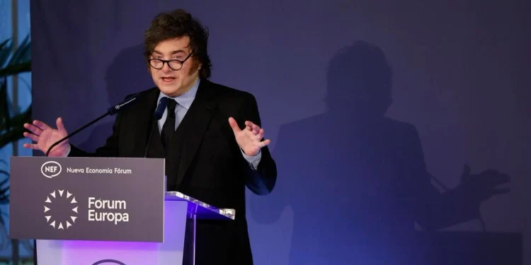 Fuerte cruce en Madrid: Milei llamó «impresentable dictador» a Pedro Sánchez y pidió sacar al socialismo «a patadas»