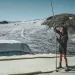 Estudiantes suizos utilizaron lana de oveja para cubrir un glaciar en Los Alpes y redujeron su deshielo en más de un 50%