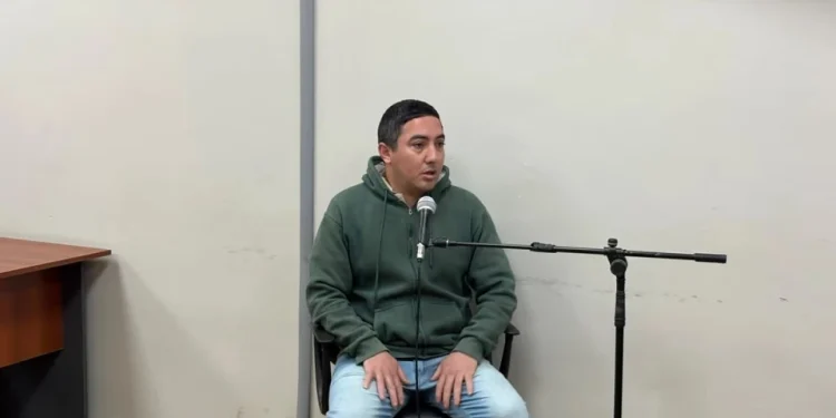 Condenado por homicidio fue denunciado por violencia de género con un arma y el juez lo dejó en libertad con tobillera electrónica