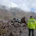 Paso a Chile interrumpido: una roca gigante cayó sobre una camioneta en la Ruta 7 y generó largas filas en alta montaña