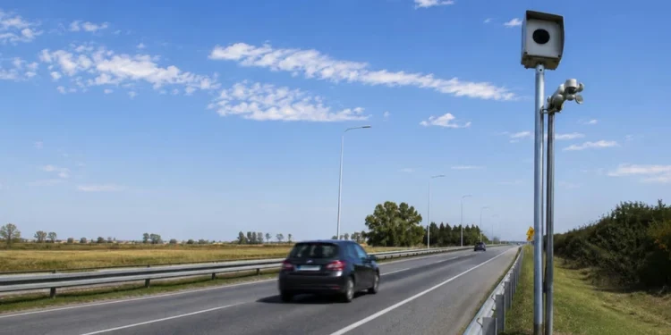 Luis Caputo confirmó el inicio de obras en más de 3.900 kilómetros de rutas nacionales bajo concesión privada