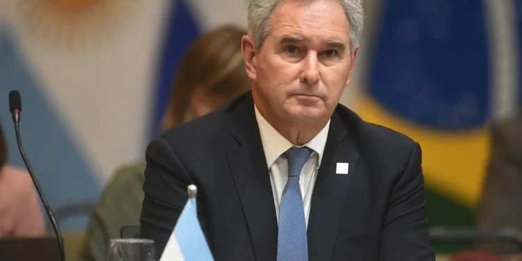 Tensión diplomática con Londres: Argentina rechazó las críticas británicas y defendió el arbitraje internacional por el petróleo en Malvinas