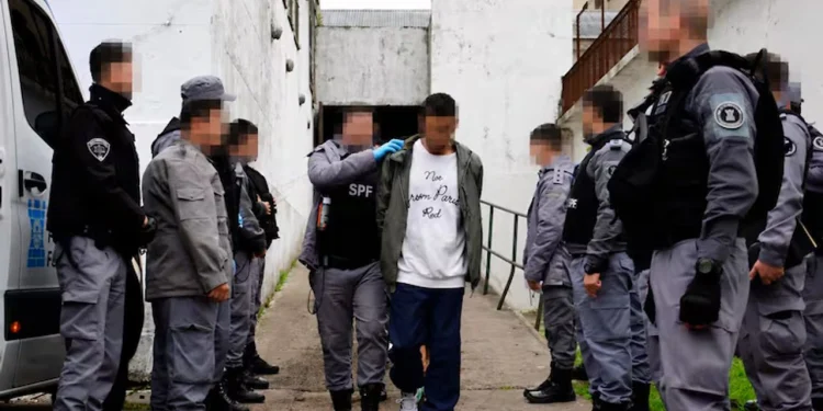 Operativo masivo en el Servicio Penitenciario Federal: trasladaron a casi el 80% de los presos de Devoto a Marcos Paz