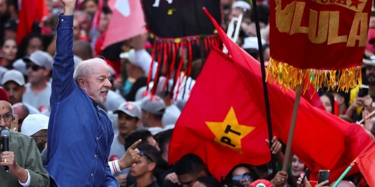 Lunes negro en Brasil tras la reelección de Lula: se desplomó el real, cayó la Bolsa y se encienden alarmas por el impacto en Argentina