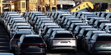 Tensión en el mercado automotor: el Gobierno demora el cupo de autos híbridos y eléctricos y analizan trabas para los modelos chinos