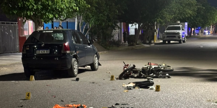 Trágico desenlace: falleció el motociclista que agonizaba tras chocar contra un auto en Rawson