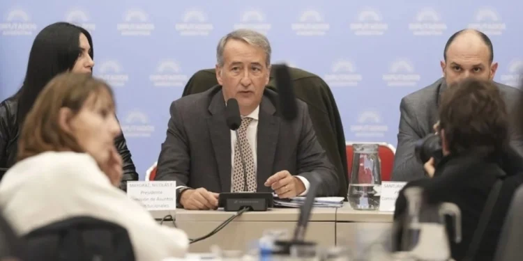 Giro estratégico en el Congreso: el oficialismo acordó con aliados reponer los límites a la venta de tierras para blindar el DNU 70/23