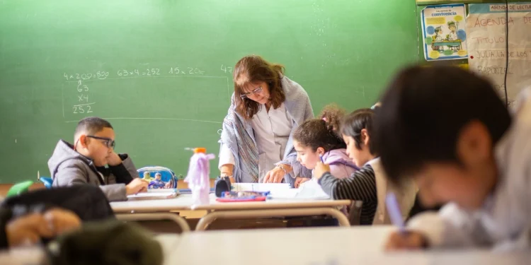 Formación docente en San Juan: se destina el 9,7% de la carga horaria a Matemática, por encima de la media nacional