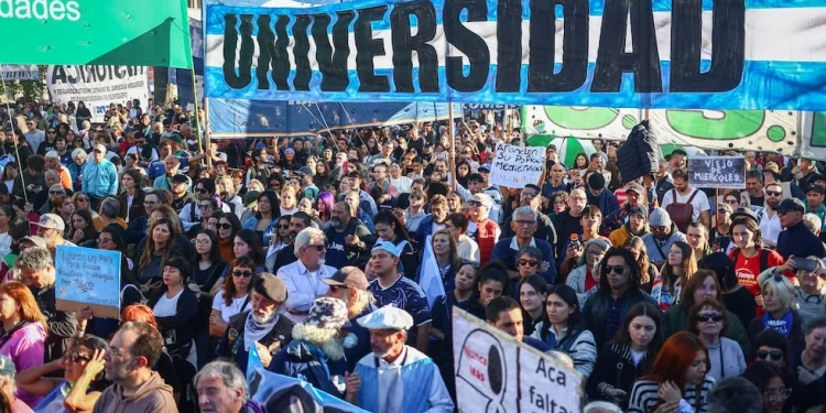 Vuelven las marchas universitarias a las calles: convocan a la quinta Marcha Federal para el 15 de octubre