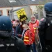 Furia en Francia: la Policía detuvo a 135 manifestantes e incautó armas en medio de masivas protestas contra Macron