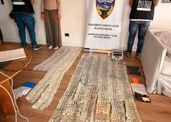 Allanaron la casa de una mujer que revendía entradas para la despedida de Messi: secuestraron casi $10 millones y 56 mil dólares