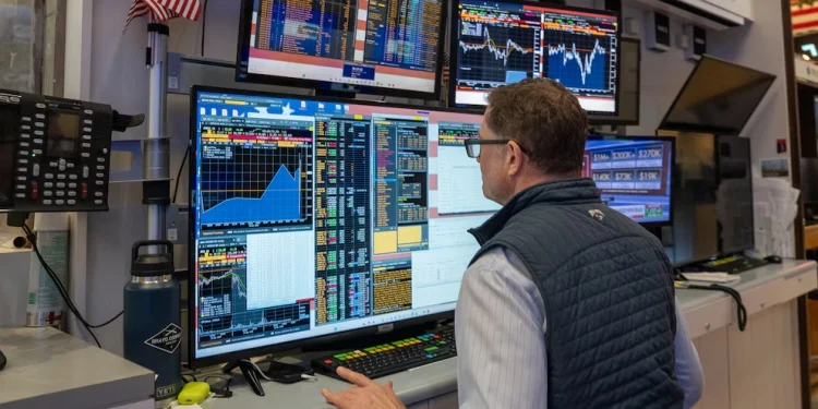 Por qué el riesgo país sigue atado a una alta volatilidad pese a perforar los 600 puntos