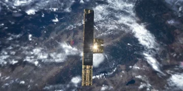 Tensión en órbita: un satélite militar ruso acosó durante días a un artefacto estadounidense en una maniobra «sin precedentes»