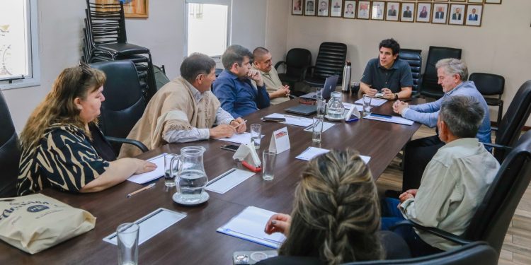 Prevención ante crecidas: el Gobierno provincial coordinó acciones con comunidades originarias en las Lagunas de Guanacache