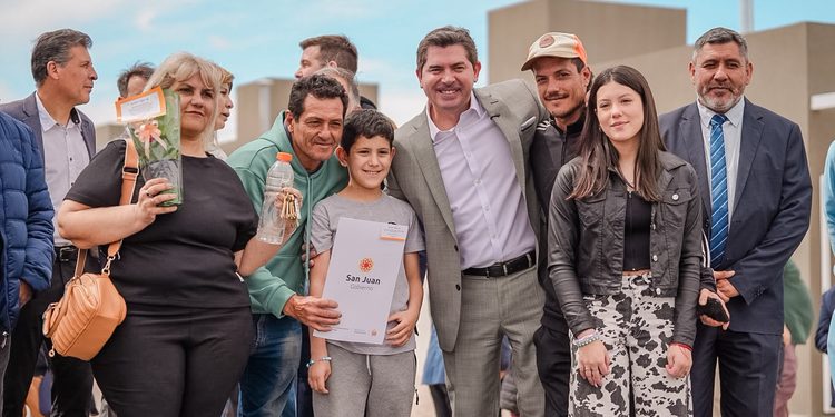 Orrego entregó viviendas en Chimbas y destacó la inversión provincial: «San Juan no se queda de brazos cruzados»