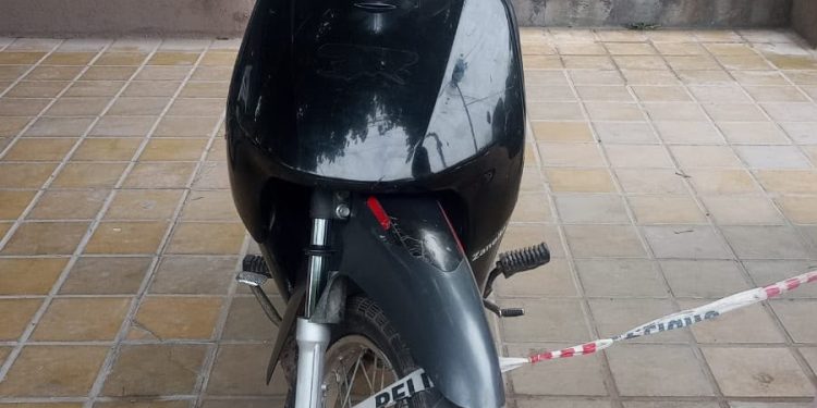 Operativo en el microcentro: interceptaron a un conocido delincuente con una moto de tambor violentado y sin documentación