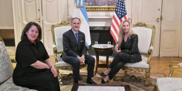 Encuentro bilateral en Casa Rosada: Karina Milei se reunió con el embajador de Estados Unidos, Peter Lamelas, para analizar inversiones y la relación estratégica